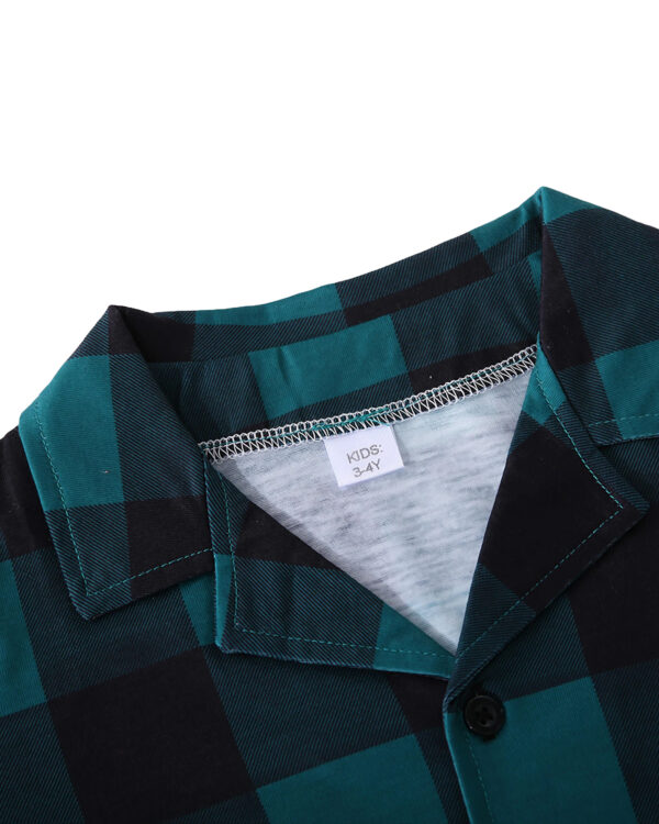 Moderner grün karierter Familien-Weihnachtspyjama