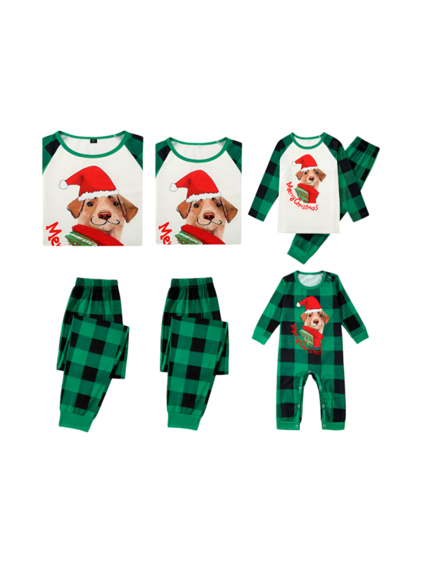 Matchande rutig pyjamas med en hund som är redo att gå ut till jul