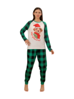 Matchande rutig pyjamas med en hund som är redo att gå ut till jul