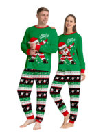 Familjepyjamas Tomten i en krans gör en DAB