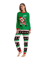 Familjepyjamas Tomten i en krans gör en DAB