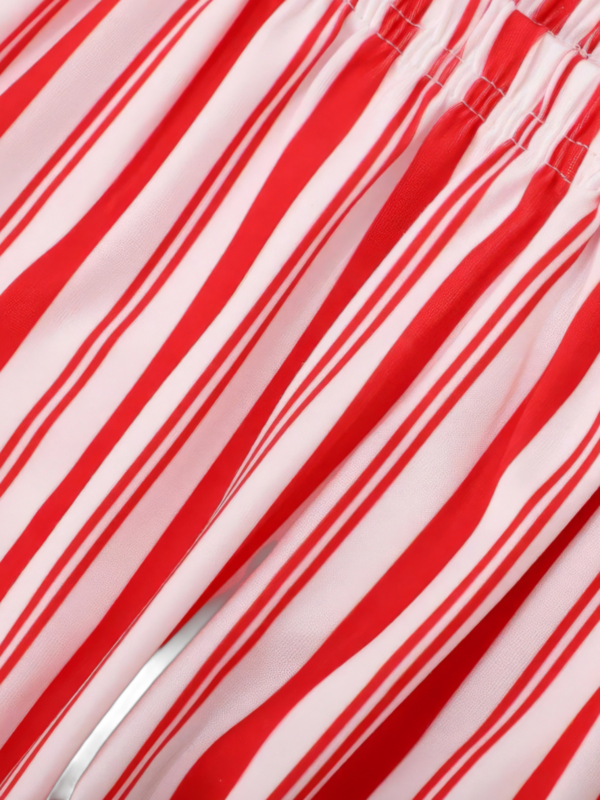 Autentico pigiama natalizio con bottoni e righe bianche e rosse per la famiglia