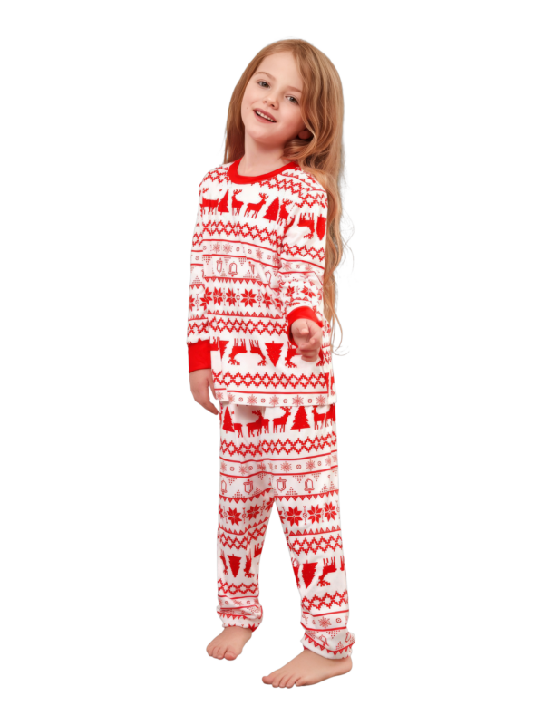 Moderno y original pijama navideño de rayas blancas y rojas con motivos navideños