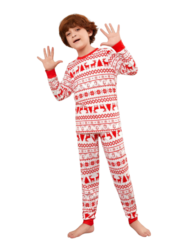 Moderno y original pijama navideño de rayas blancas y rojas con motivos navideños
