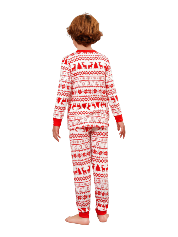Moderno y original pijama navideño de rayas blancas y rojas con motivos navideños