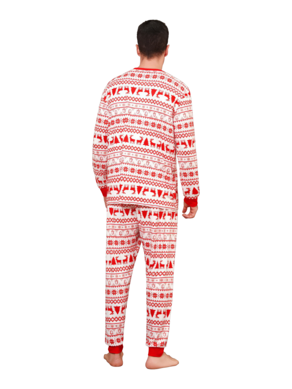 Moderno y original pijama navideño de rayas blancas y rojas con motivos navideños