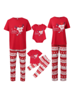 Kleine rendieren met vrolijke kerstprint rode familie pyjama met patronen